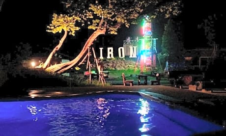 Iron Resort&Hotel