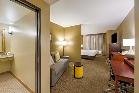 King Suite - Accessible/Non-Smoking