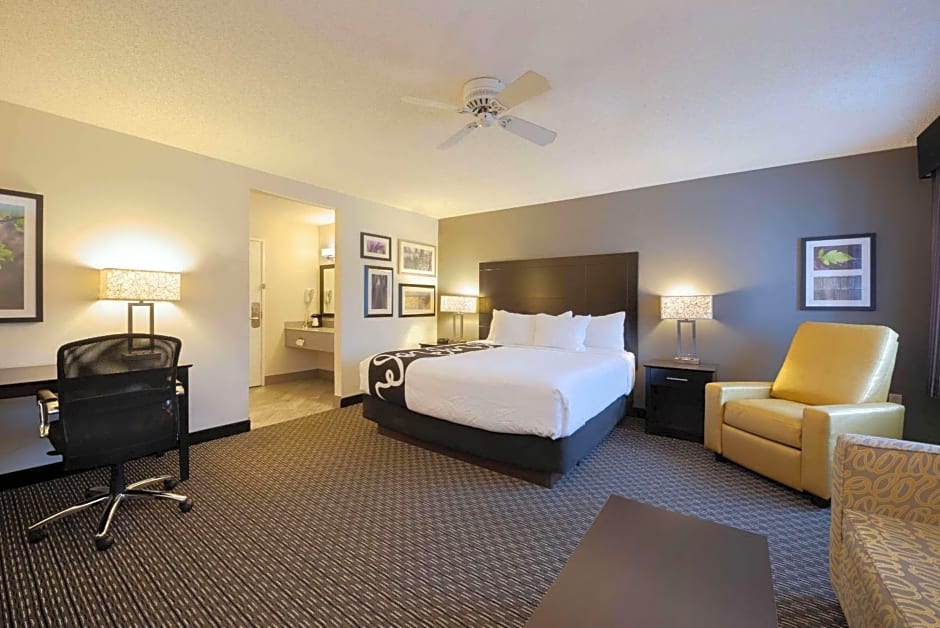 La Quinta Inn & Suites by Wyndham Cleveland Macedonia