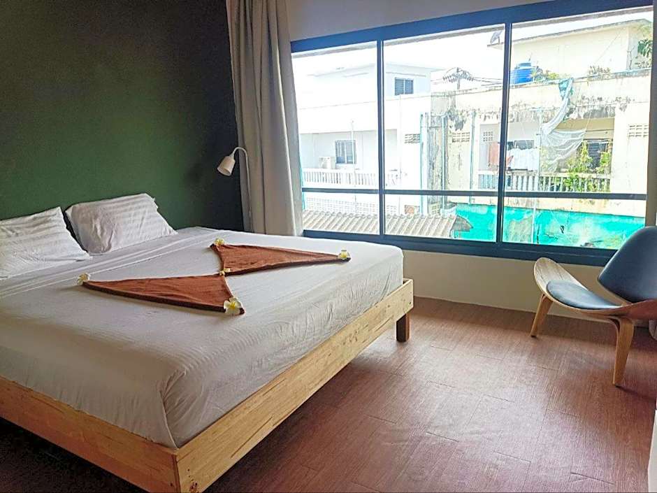 Centerpoint Hotel & Plaza