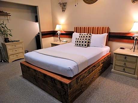 Queen Room with Garden View