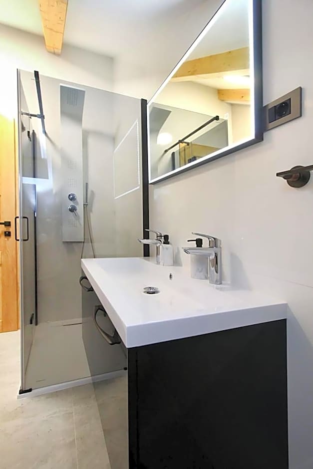 Villa Dalmatian Child with swimming pool, close to the beach