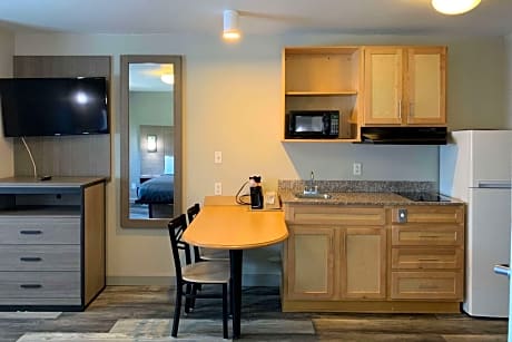 2 Double Beds, Efficiency, Nonsmoking