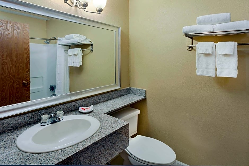 Rodeway Inn Bloomington - Normal near I-55 and University