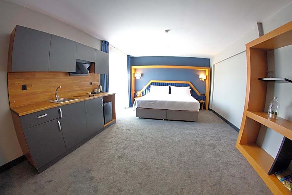 Roof 264 Hotel & Suites