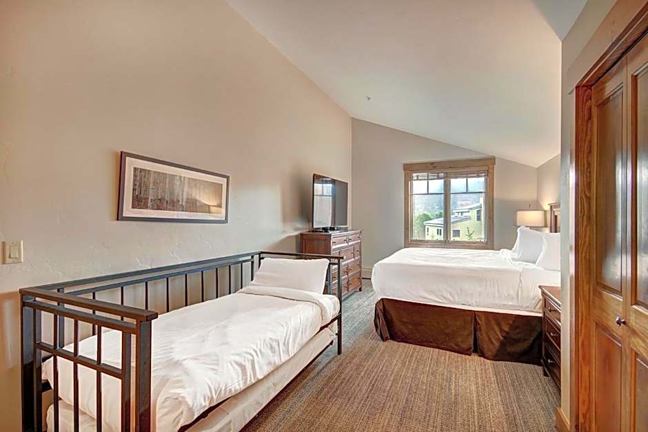 Mountain Thunder Lodge