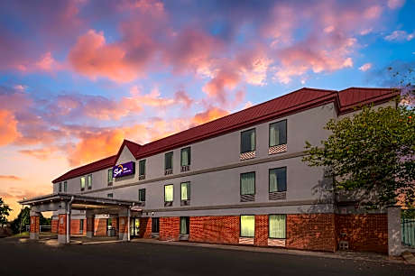 1 Queen Bed Nonsmoking