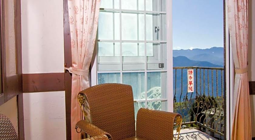 Maple Leaf Holiday Villa