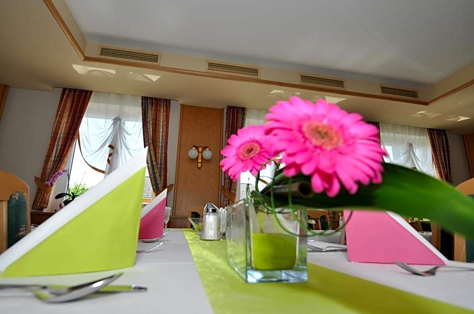 Hotel-Restaurant Teuschler-Mogg Bad Waltersdorf inklusiv Genusscard