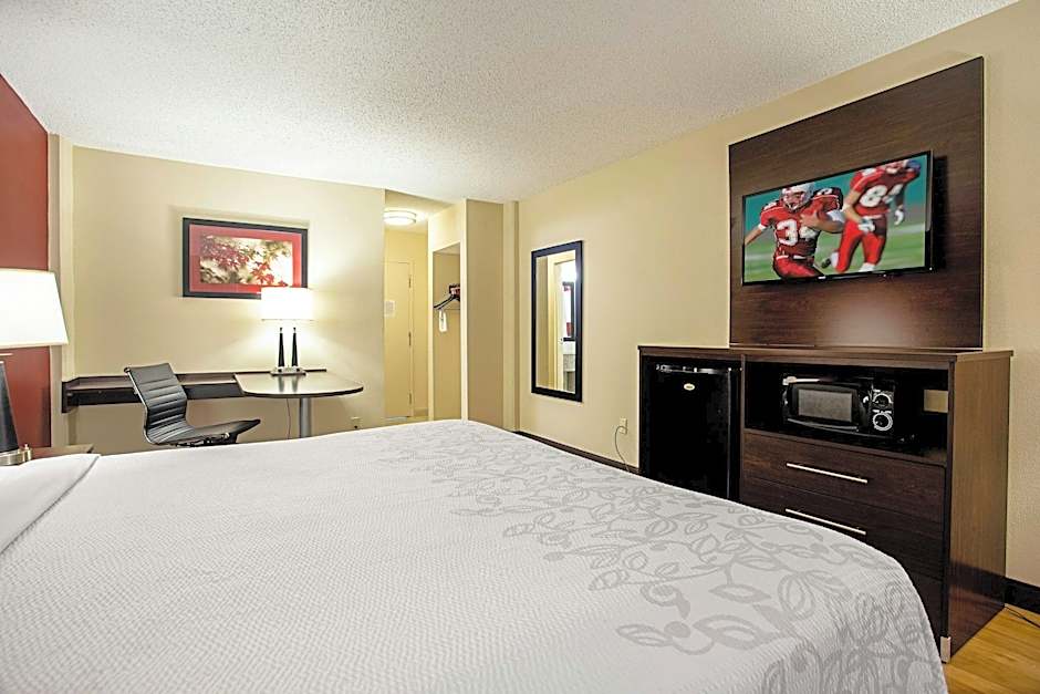 Red Roof Inn PLUS+ Wichita East