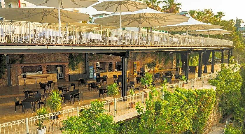 Falcon Hotel