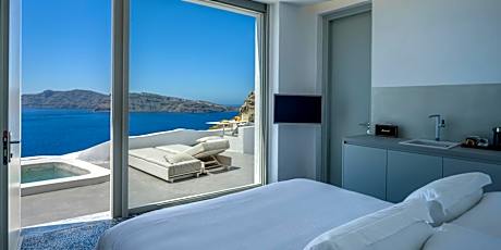 Executive Suite with private outdoor heated plunge pool and Caldera view