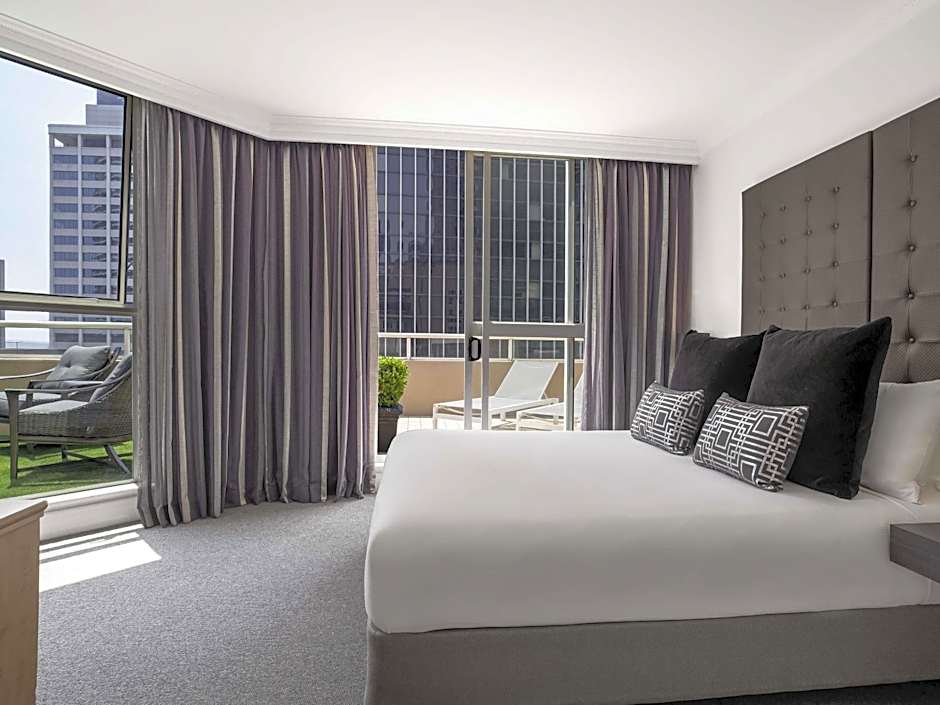 Mantra 2 Bond Street