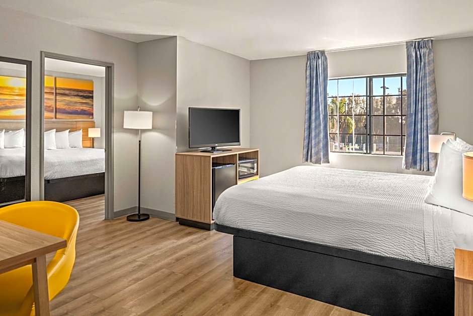 Days Inn & Suites by Wyndham Artesia