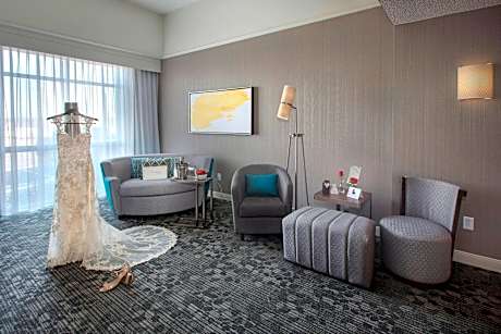 King Suite, Suite, 1 King, Sofa bed