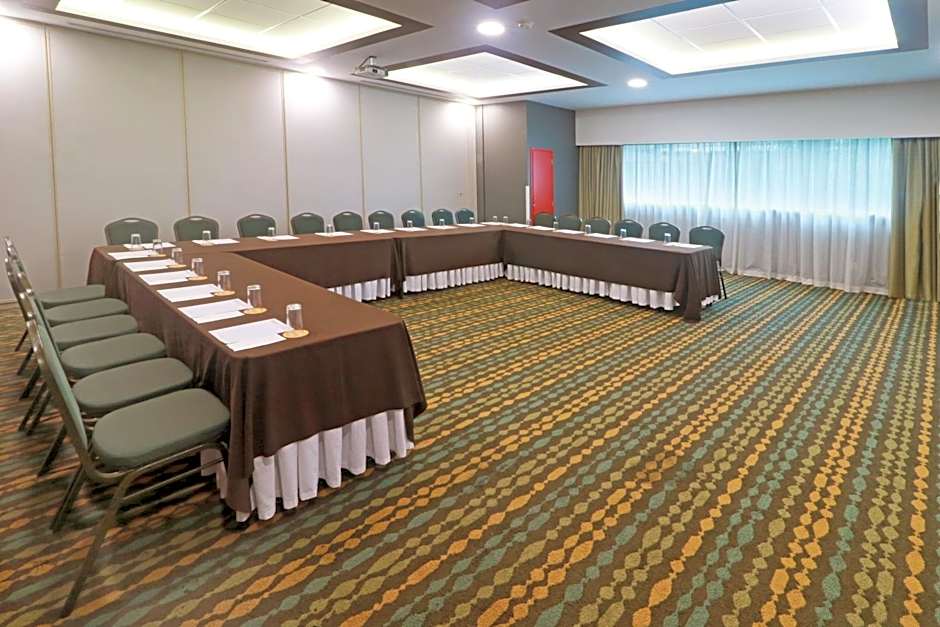 Wyndham Garden Guadalajara Acueducto