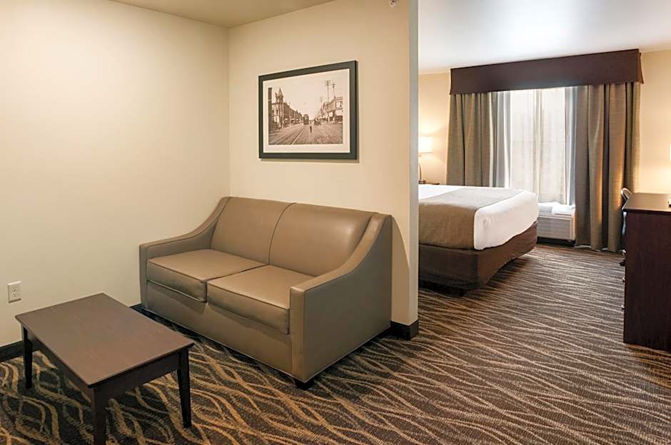 Cobblestone Hotel & Suites Appleton International Airport