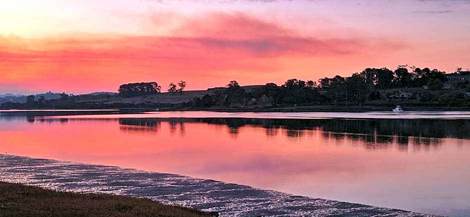 Rosevears Riverview Hotel