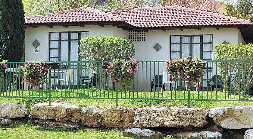 Shoresh Green Hills Hotel