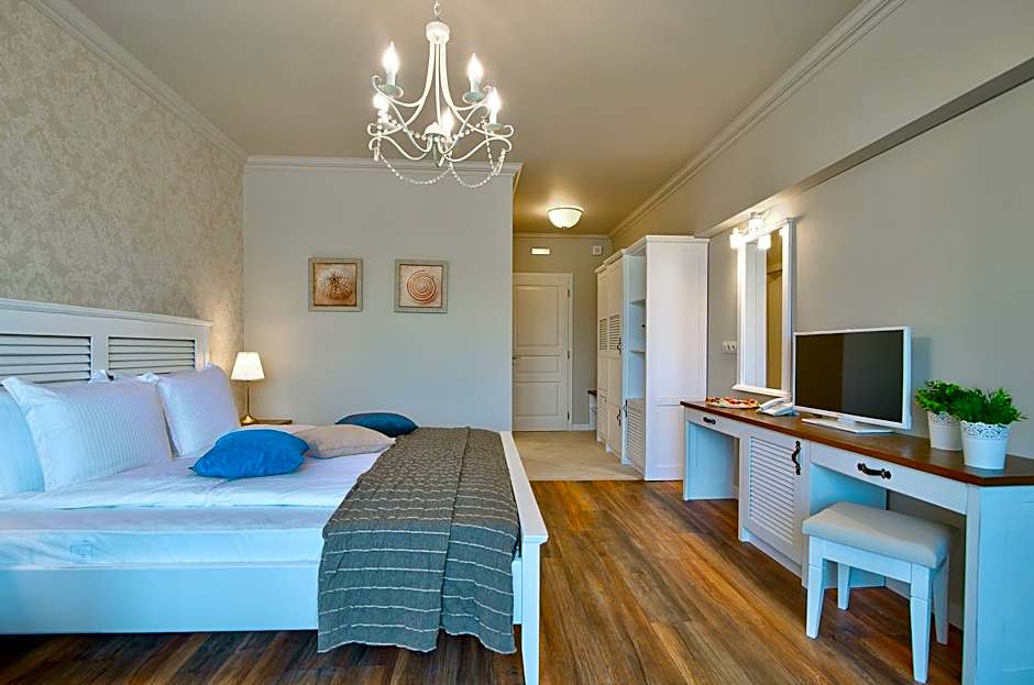 Sunny Castle Hotel - All Inclusive, Beach and Free parking