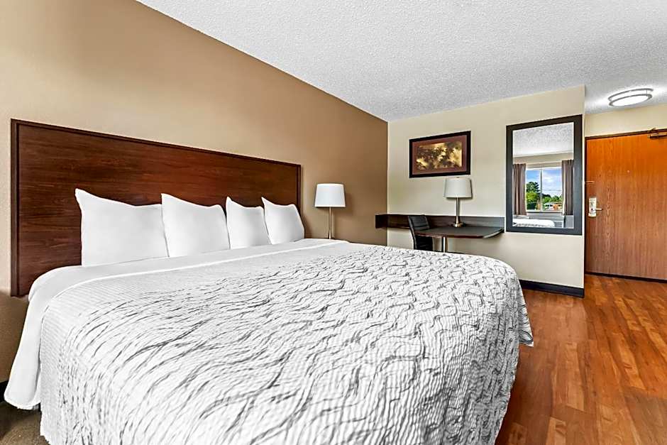 Red Roof Plus+ & Suites Malone