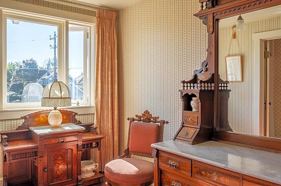 Martine Inn