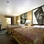 Super 8 by Wyndham Calhoun
