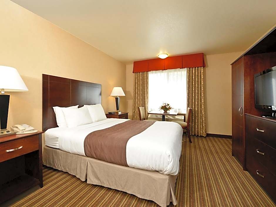 Yellowstone West Gate Hotel