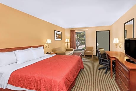 1 King Bed Non-Smoking