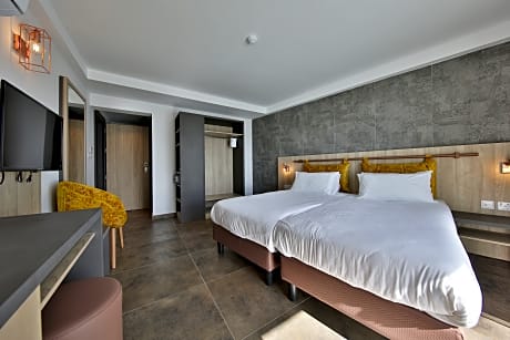 DELUXE DOUBLE OR TWIN ROOM - BALCONY, CITY VIEW