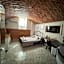 UNDERGROUND Jacuzzi Rooms