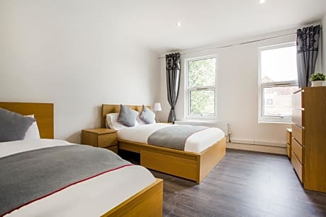 Standard Triple Room With Shared Bathroom