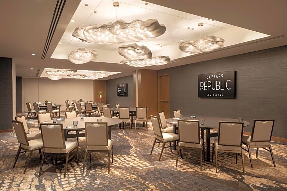Caesars Republic Scottsdale, a Hilton Hotel
