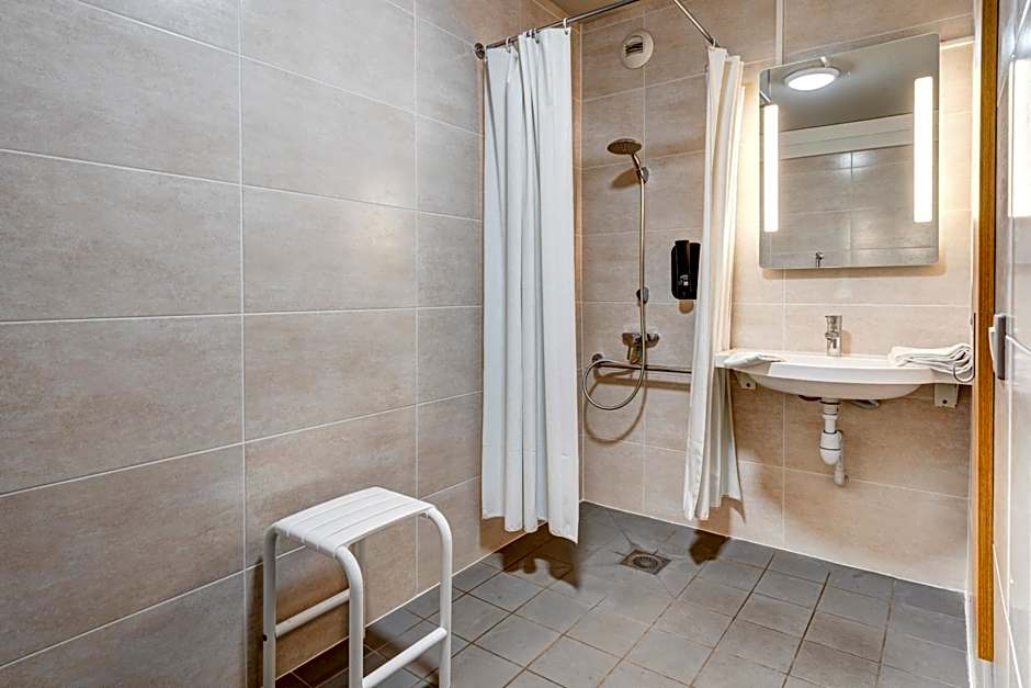 B&B HOTEL Louveciennes