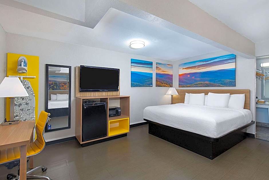 Days Inn by Wyndham Holladay