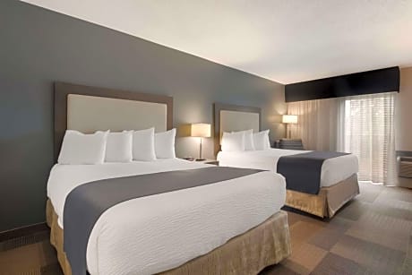 Queen Room with Two Queen Beds - Poolside/Non-Smoking