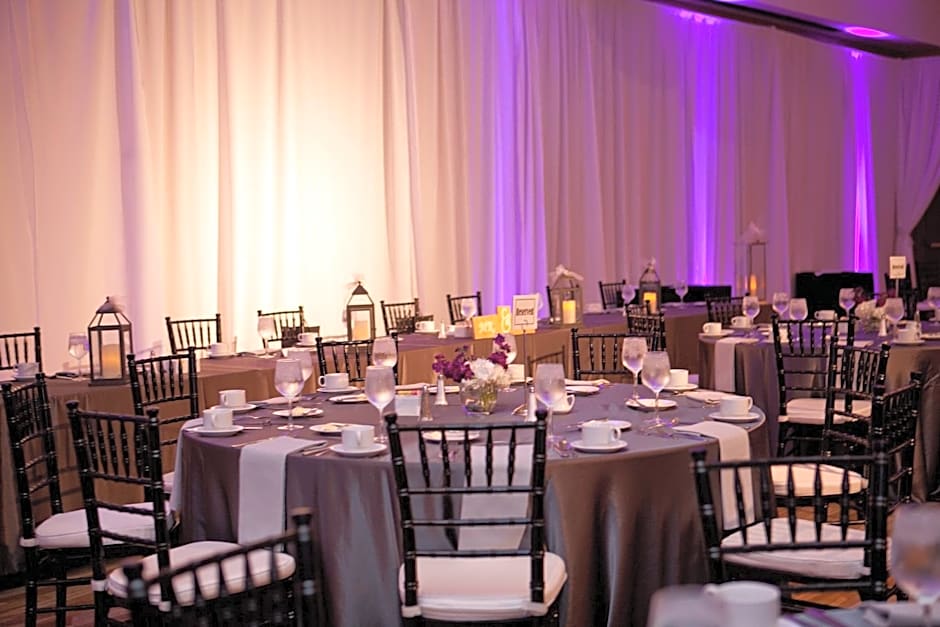 I Hotel And Conference Center