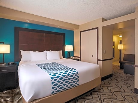 1 King Bed Studio Suite Non-Smoking