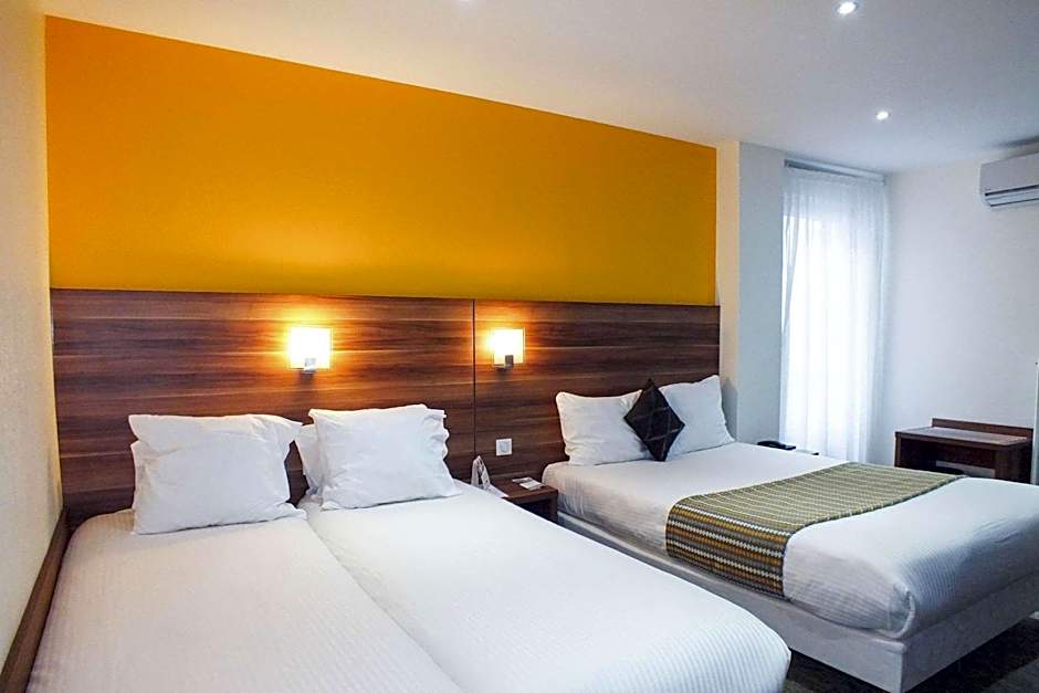 Photo 1 of 4 of Quadruple Room
