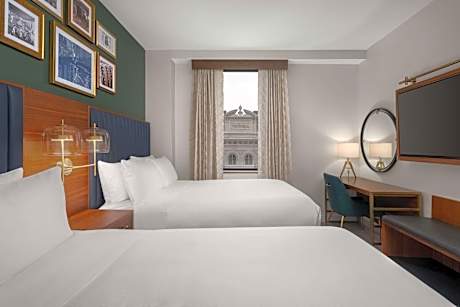 2 Queen Beds Theater View Hearing Accessible