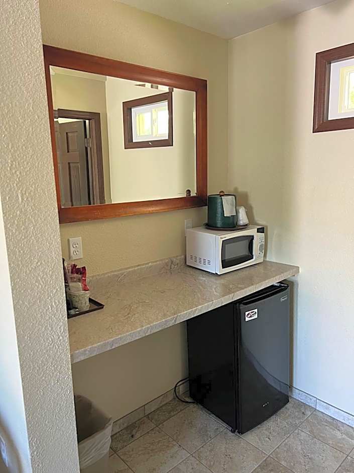 All Star Inn & Suites