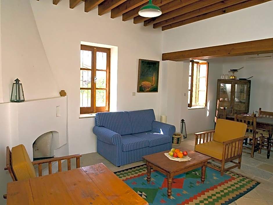 Porfyrios Country House