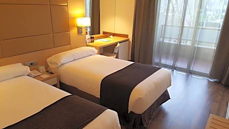 Two Double or Twin Rooms Connected