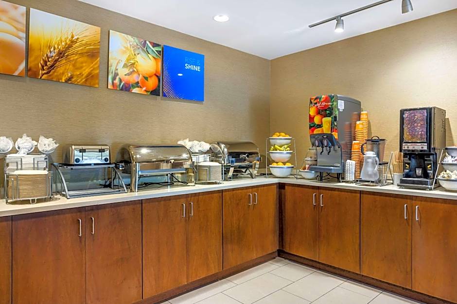 Comfort Inn & Suites At CrossPlex Village