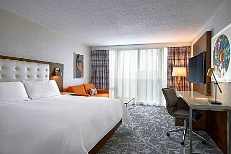Guest room, 1 King, High floor