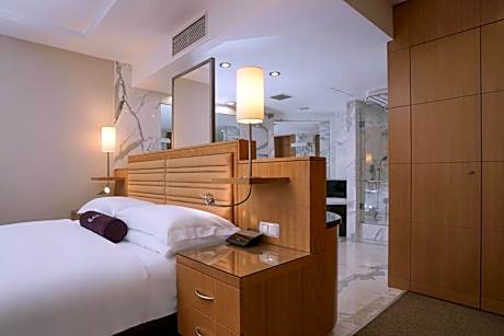 Deluxe Executive Suite