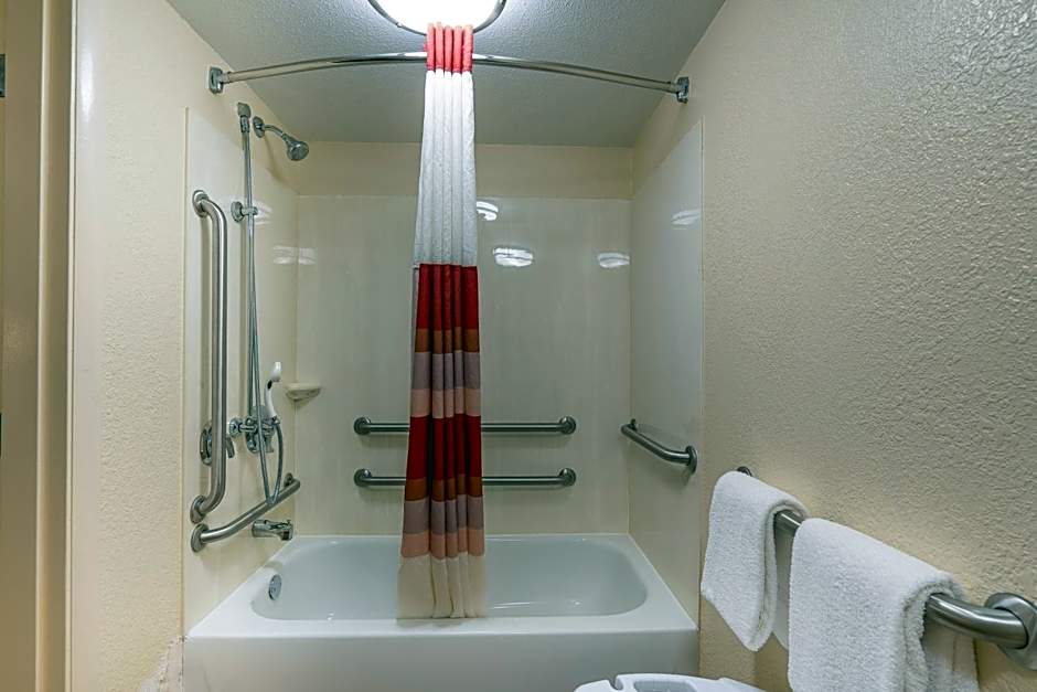 Red Roof Inn Detroit - Roseville/ St Clair Shores