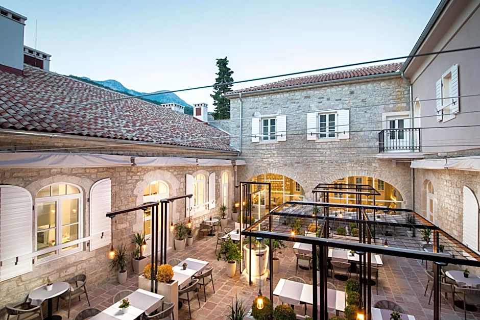 Lazure Hotel & Marina