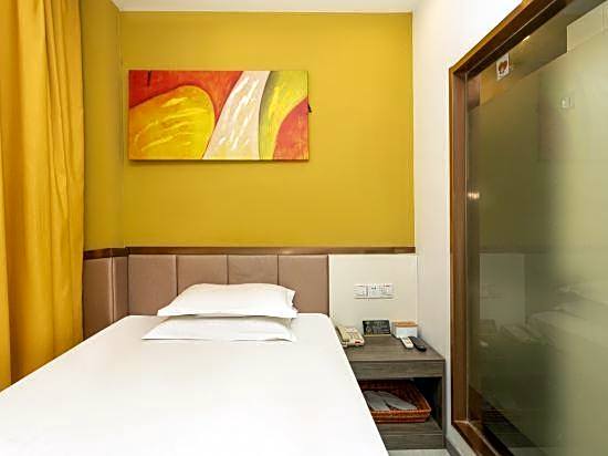 Shell Shanghai Baoshan District Tieli Road Subway Station Tiefeng Road Hotel