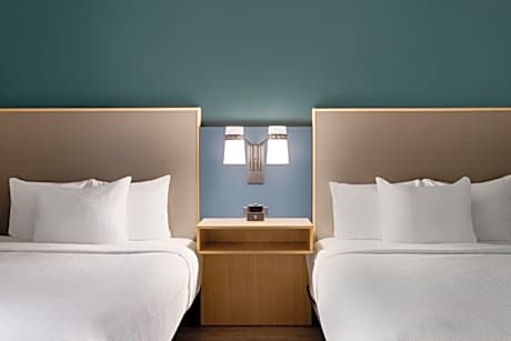 Deluxe Queen Room with Two Queen Beds and Tub with Grab Bars - Mobility/Hearing Accessible - Non-Smoking